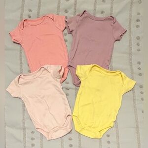 LE Top 3-6 months Assorted Color Baby Bodysuit Set